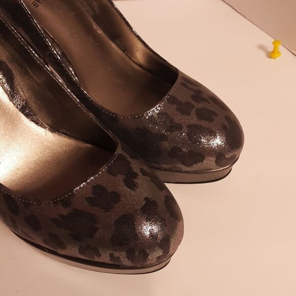 ❤❤❤GUESS HIGH HEEL SHOES SIZE 7.5❤❤❤ - Picture 3 of 6